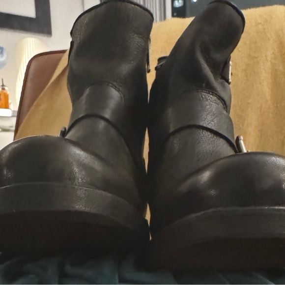 Frye Vicky 6” moto boot/ black/size 9 - Picture 6 of 8
